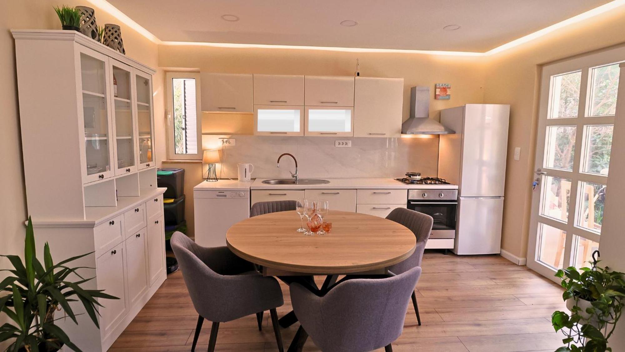 Central Single House With Parking-Top Location! Novalja Luaran gambar